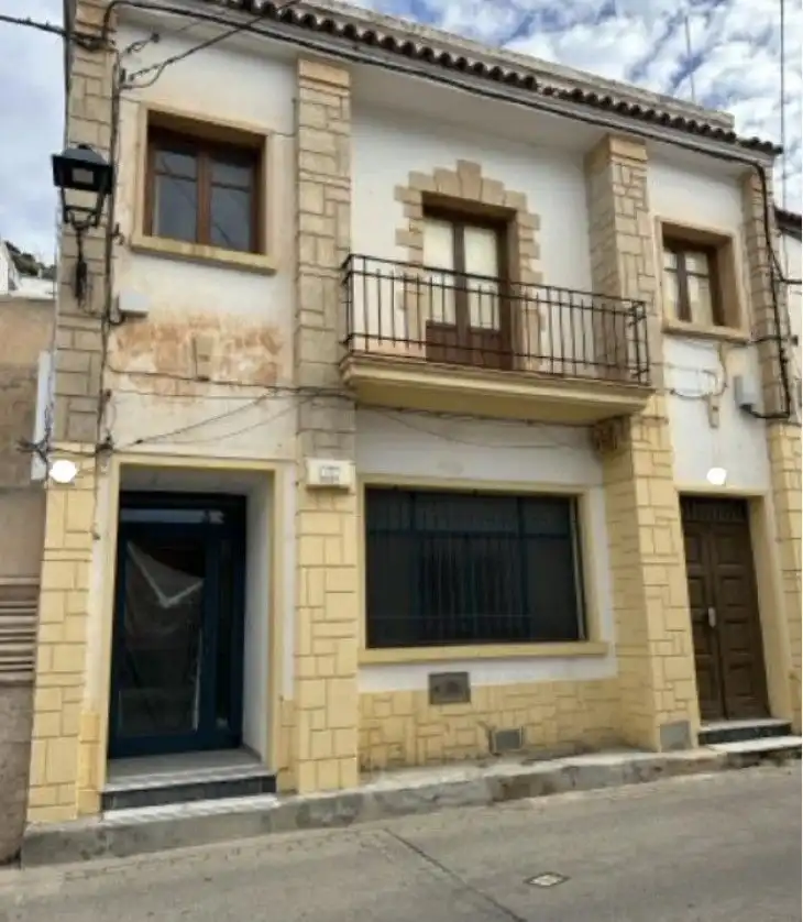 Vista exterior de Local en venta en Ohanes