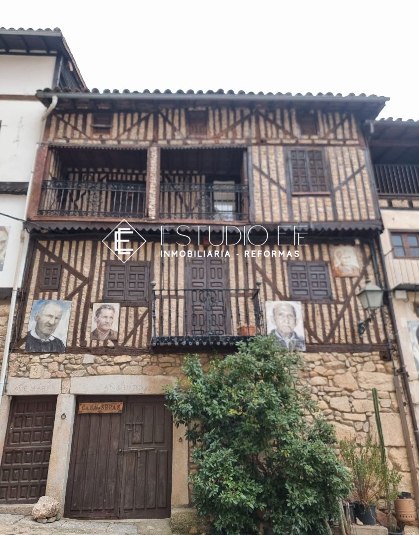 Vista exterior de Casa o xalet en venda en Mogarraz amb Jardí privat, Terrassa i Traster