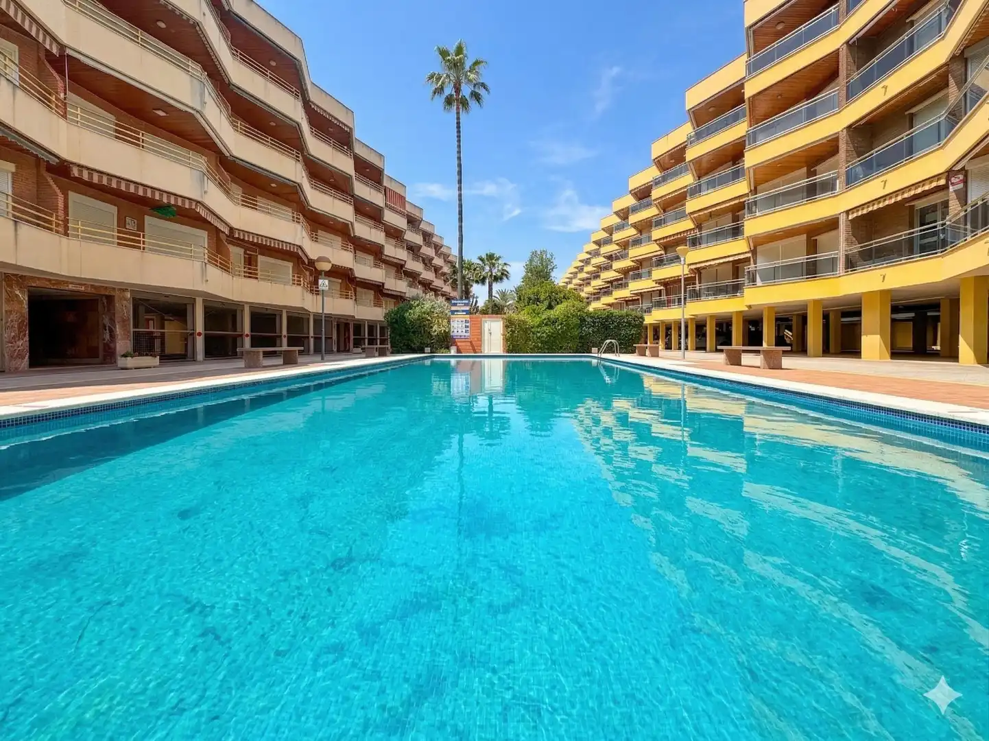 Piscina de Apartament en venda en Cambrils amb Aire condicionat, Calefacció i Terrassa