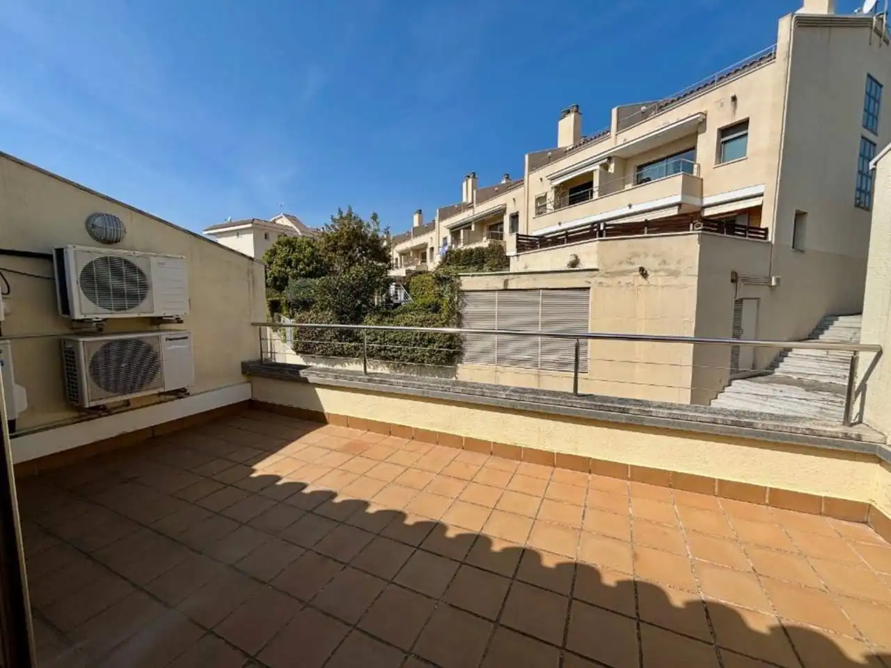 Terrasse von Einfamilien-Reihenhaus zum Verkauf in Sant Andreu de Llavaneres mit Klimaanlage, Heizung und Terrasse