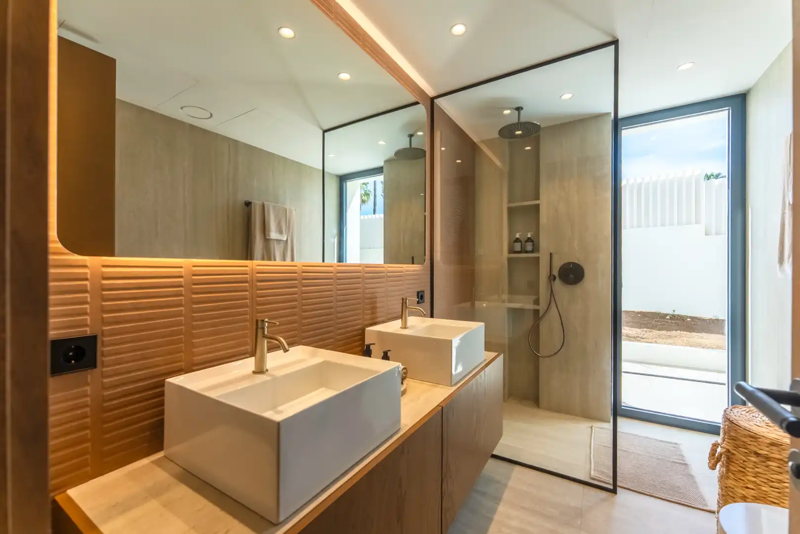 Baño de Casa o chalet en venta en Marbella con Aire acondicionado, Jardín privado y Terraza