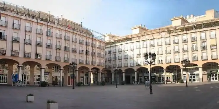 Vista exterior de Piso en venta en Plaza Castelar - Mercado Central