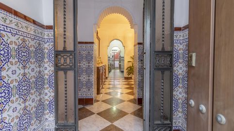 CASA DE DOS PLANTAS Y PATIO A LA VENTA EN BRENES