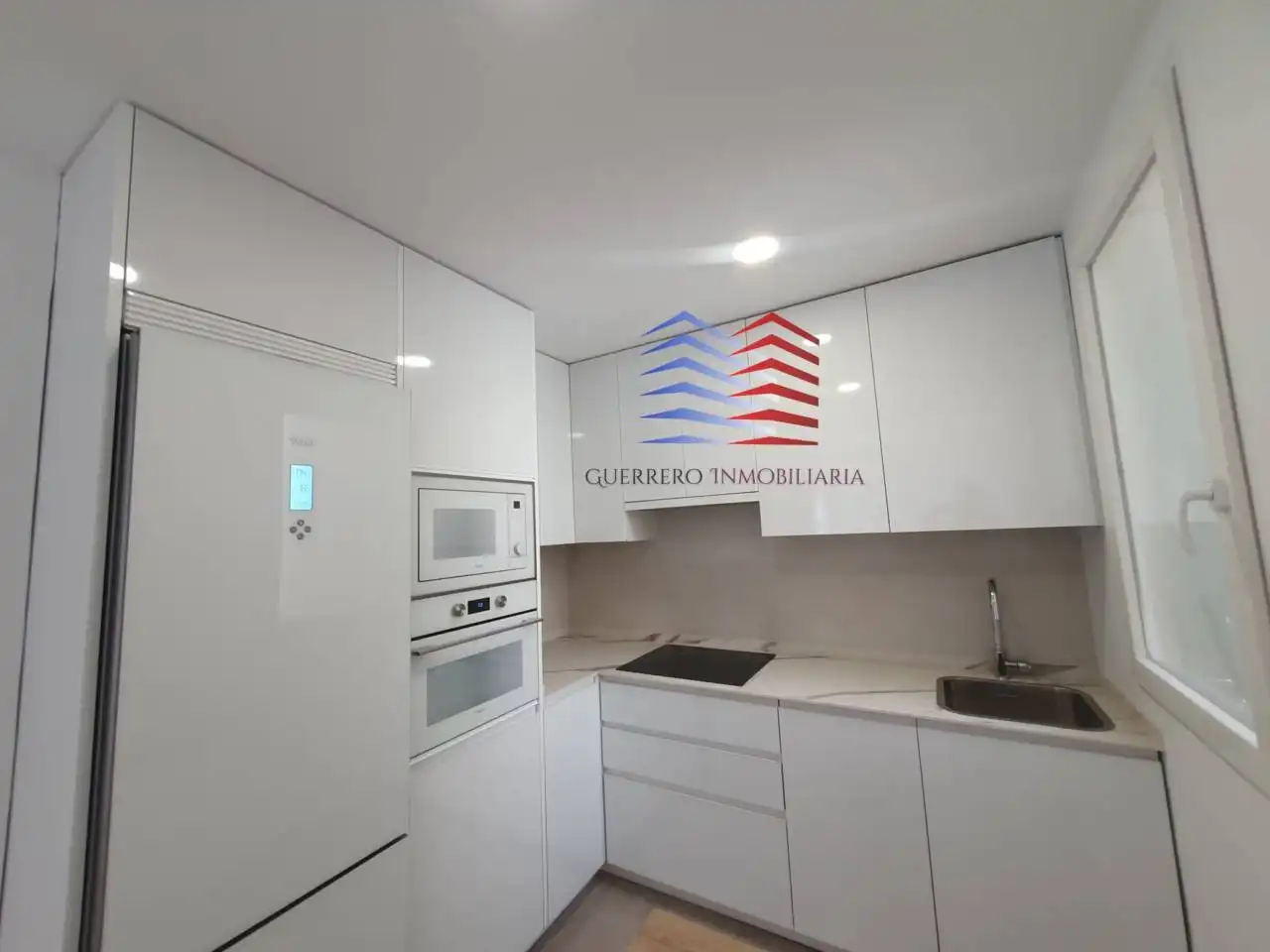 Cocina de Apartamento de alquiler en Madrid con Aire acondicionado, Calefacción y Alarma