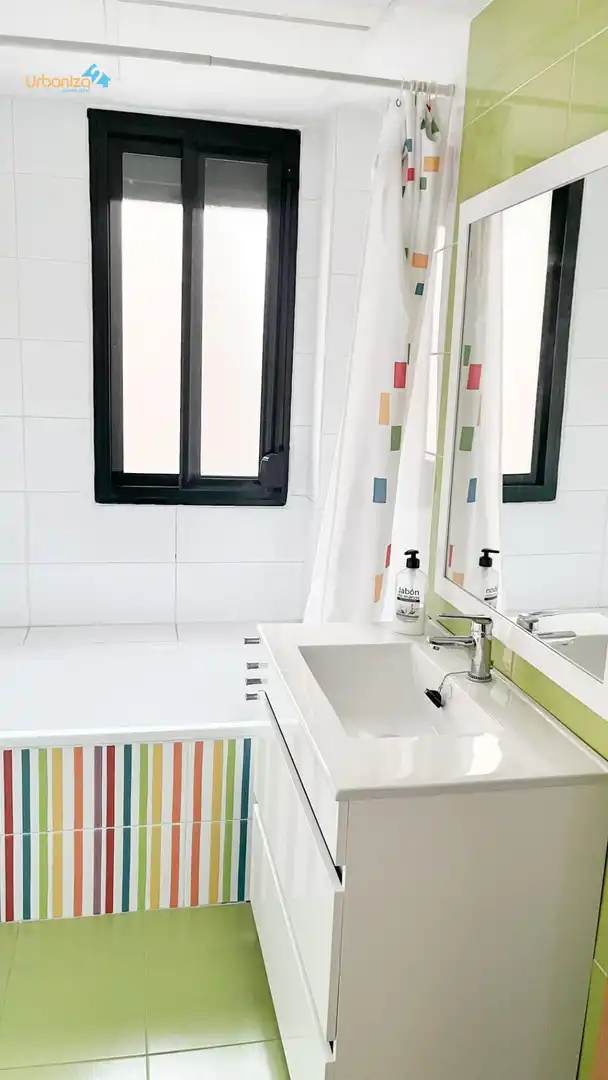 Bany de Casa adosada en venda en Cáceres amb Calefacció, Terrassa i Traster