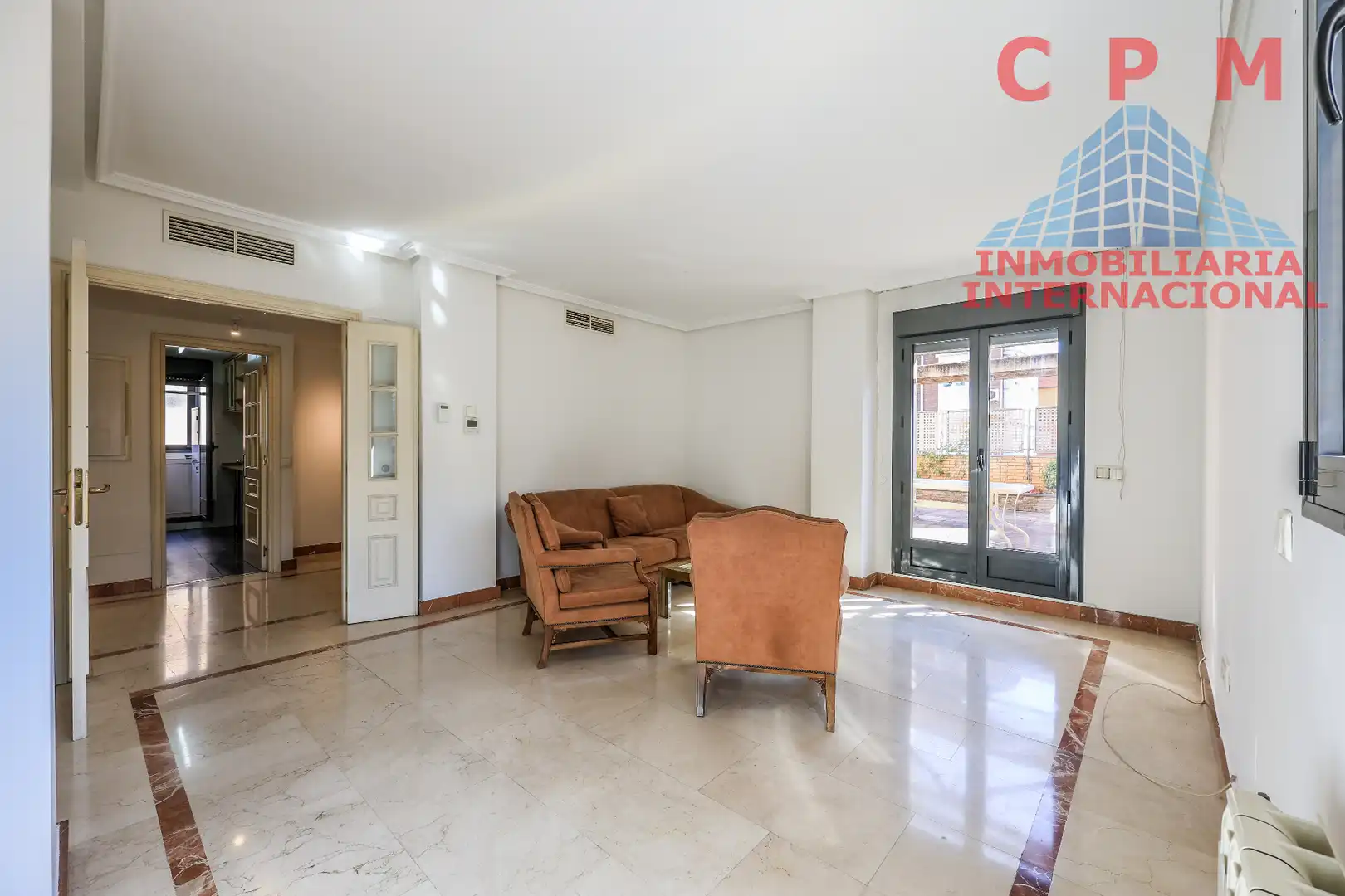 Living room of Flat for rent in Madrid  with Air Conditioner, Heating and Parquet flooring