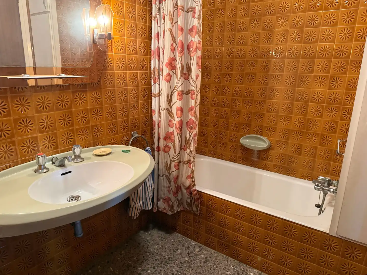 Baño de Piso en venta en L'Hospitalet de Llobregat con Calefacción, Terraza y Alarma