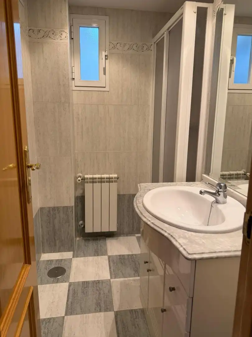 Bathroom of Flat for rent in Madrid  with Heating