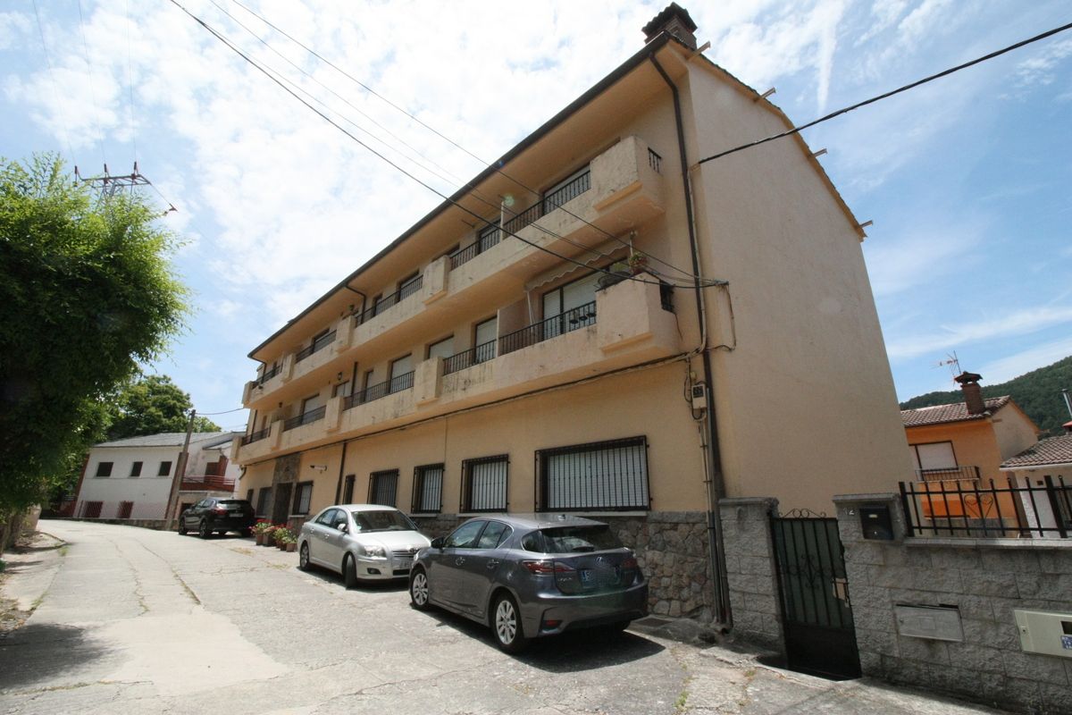 Vista exterior de Pis en venda en Cuevas del Valle amb Calefacció, Traster i Moblat