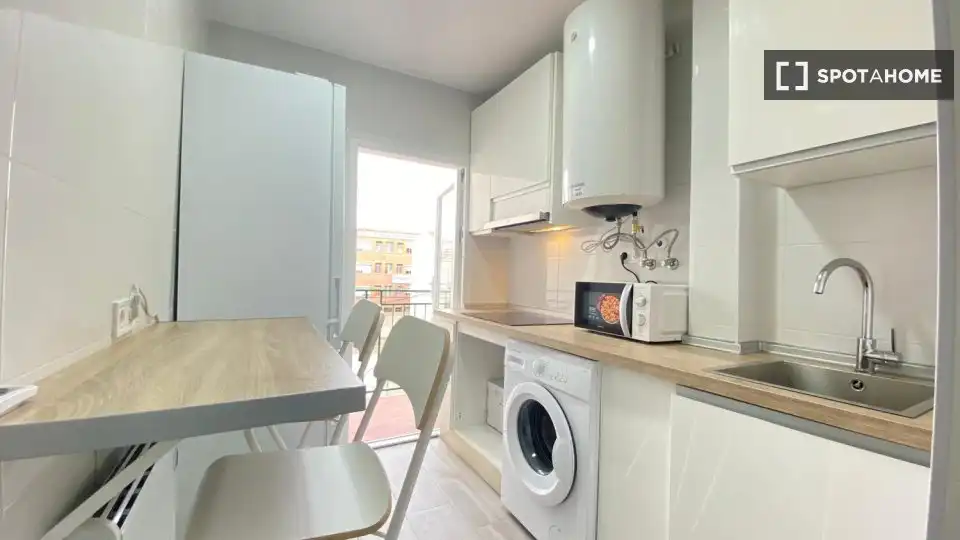 Cocina de Piso de alquiler en Madrid con Aire acondicionado, Calefacción y Amueblado
