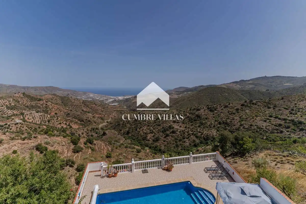 Vista exterior de Casa o xalet en venda en Lújar amb Jardí privat, Terrassa i Internet