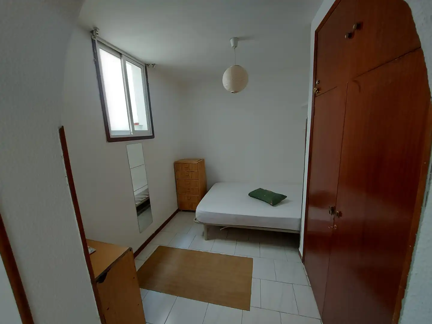 Dormitori de Estudi de lloguer en Madrid amb Moblat i Rentadora