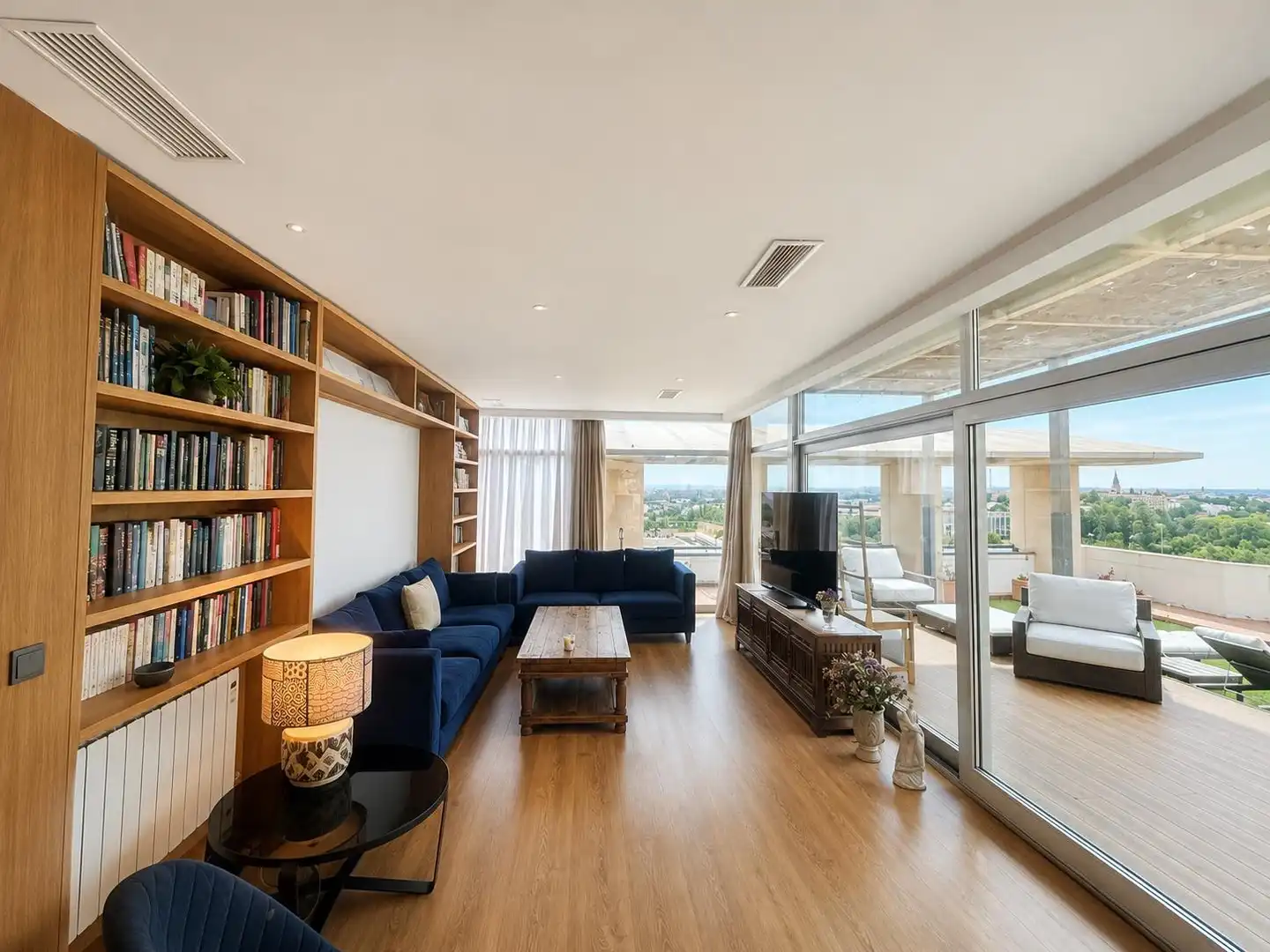 Sala de estar de Ático en venta en Tomares con Aire acondicionado, Calefacción y Jardín privado