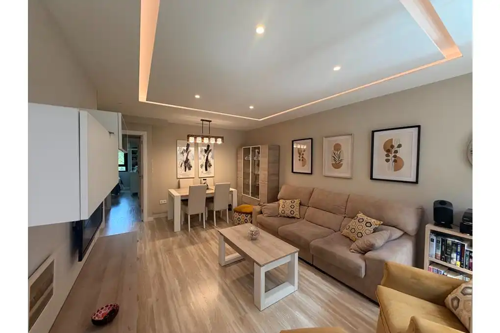 Sala de estar de Piso en venta en Teo con Calefacción, Parquet y Trastero