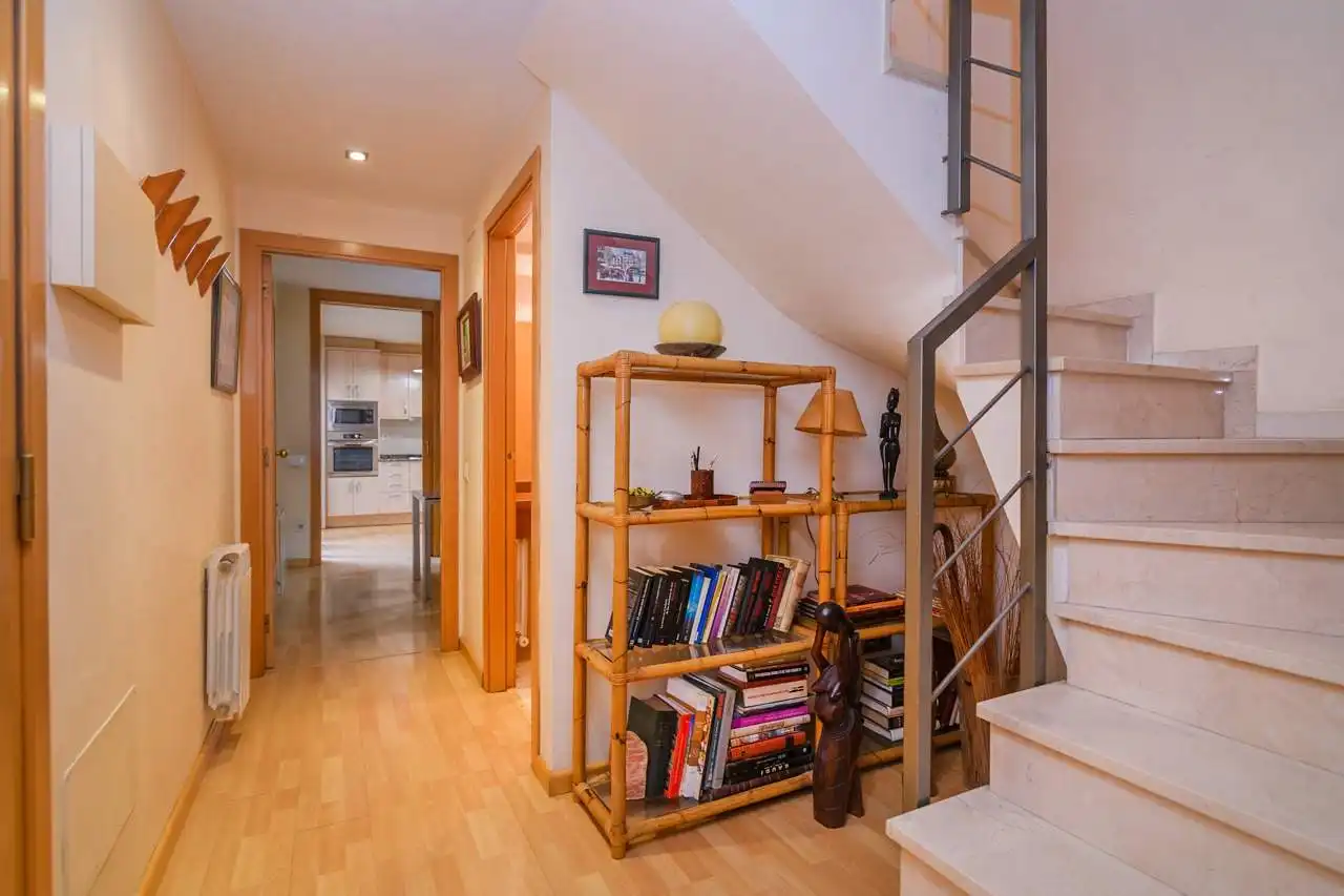Maisonette zum Verkauf in Barcelona mit Klimaanlage, Heizung und Parkett