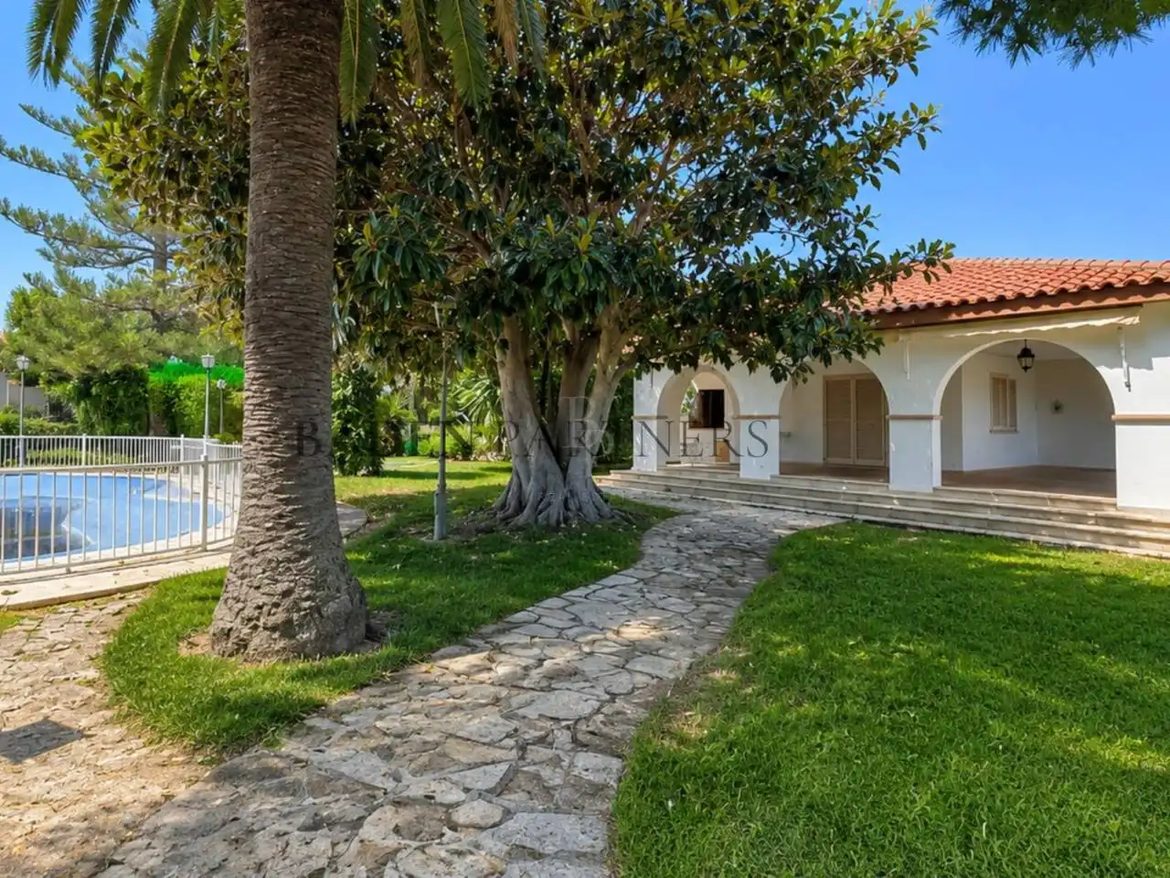 Vista exterior de Casa o xalet en venda en Vinaròs amb Calefacció, Jardí privat i Terrassa