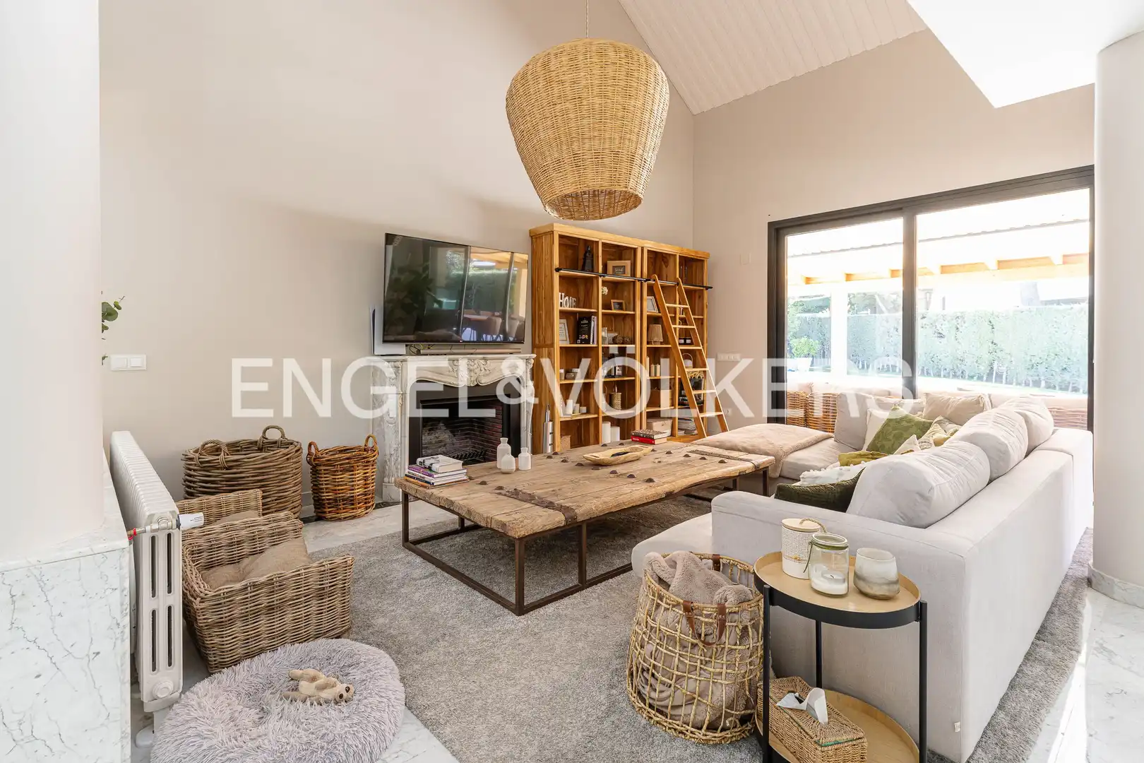 Sala de estar de Casa o chalet en venta en Boadilla del Monte con Aire acondicionado, Calefacción y Jardín privado