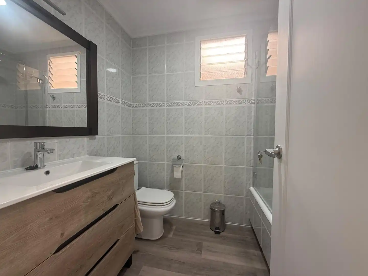 Badezimmer von Wohnung zur Miete in Elche / Elx mit Möbliert