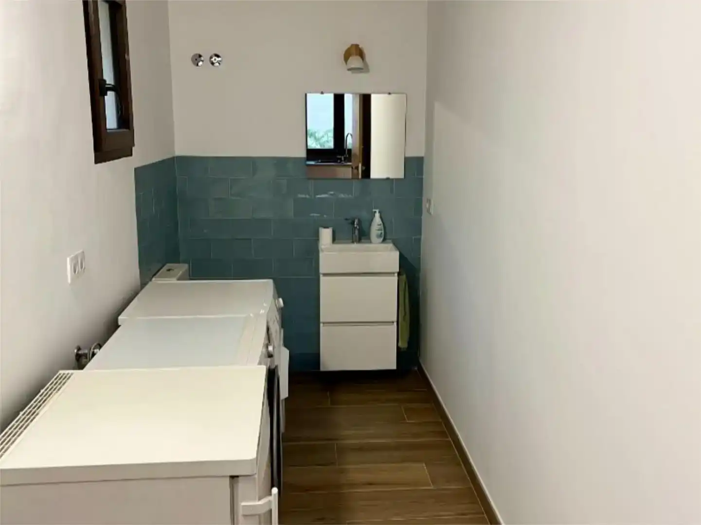 Bany de Finca rústica en venda en Sierra Engarcerán amb Aire condicionat, Jardí privat i Traster