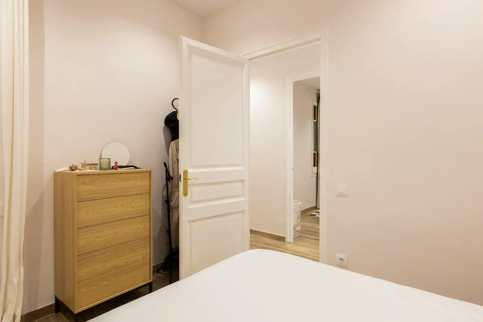 Schlafzimmer von Wohnung zum Verkauf in Barcelona mit Balkon
