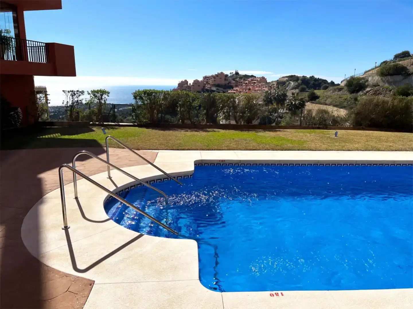 Piscina de Apartament en venda en Mijas amb Aire condicionat i Piscina