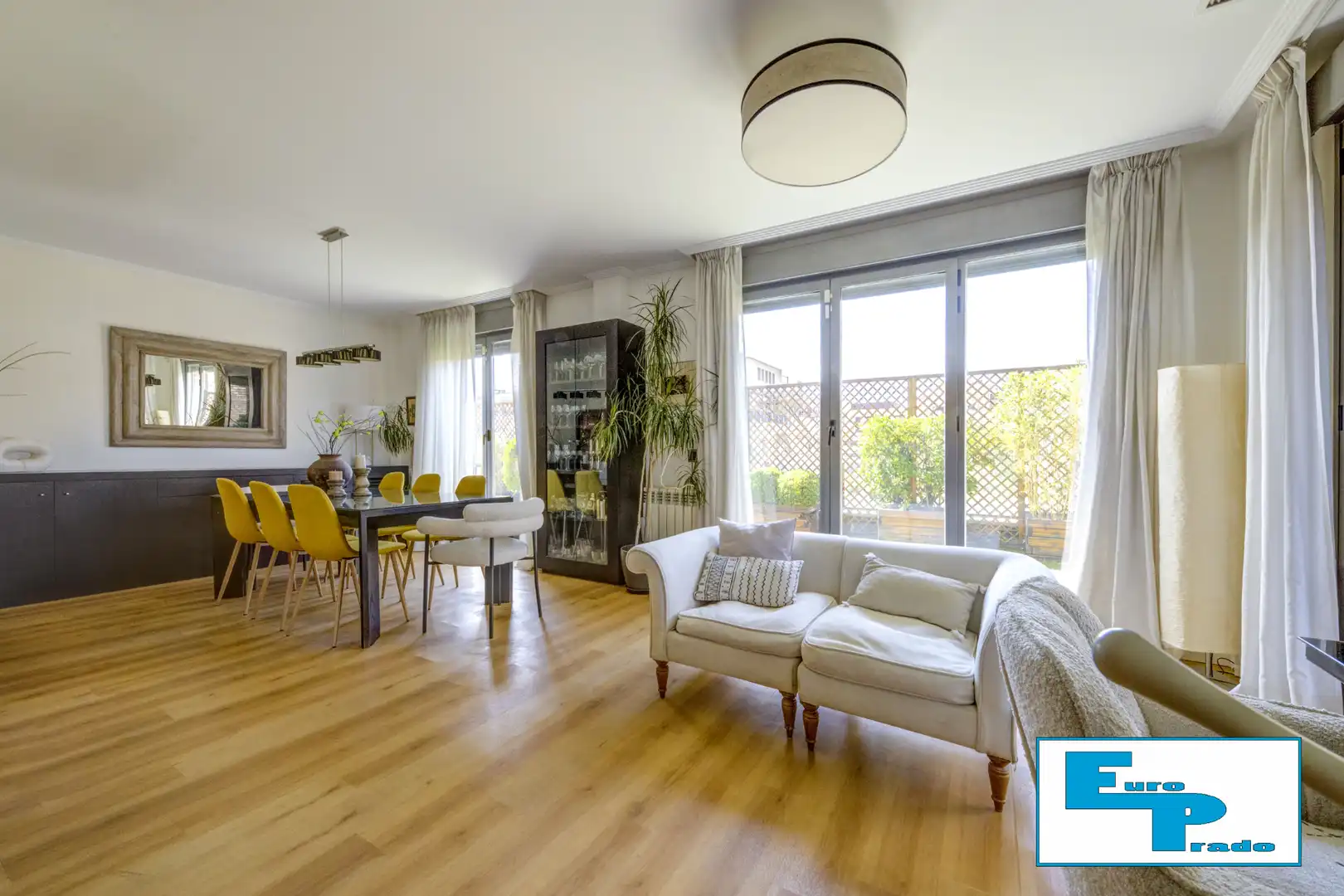 Sala d'estar de Àtic en venda en Madrid amb Aire condicionat, Calefacció i Jardí privat