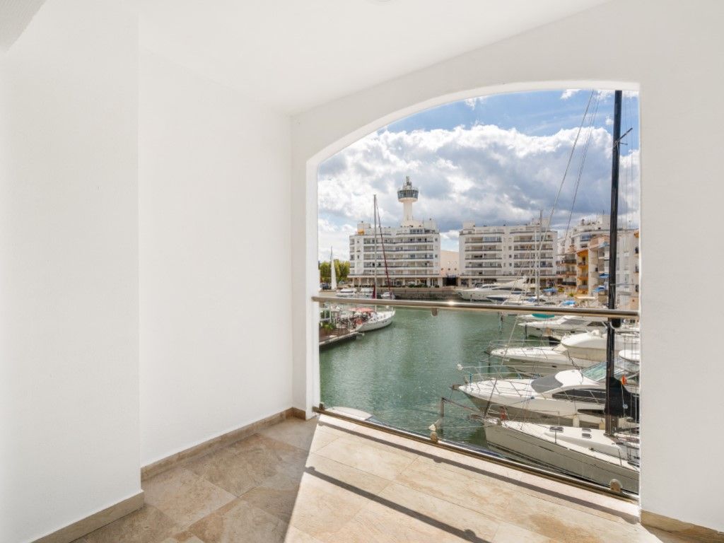 Dormitori de Casa o xalet en venda en Empuriabrava