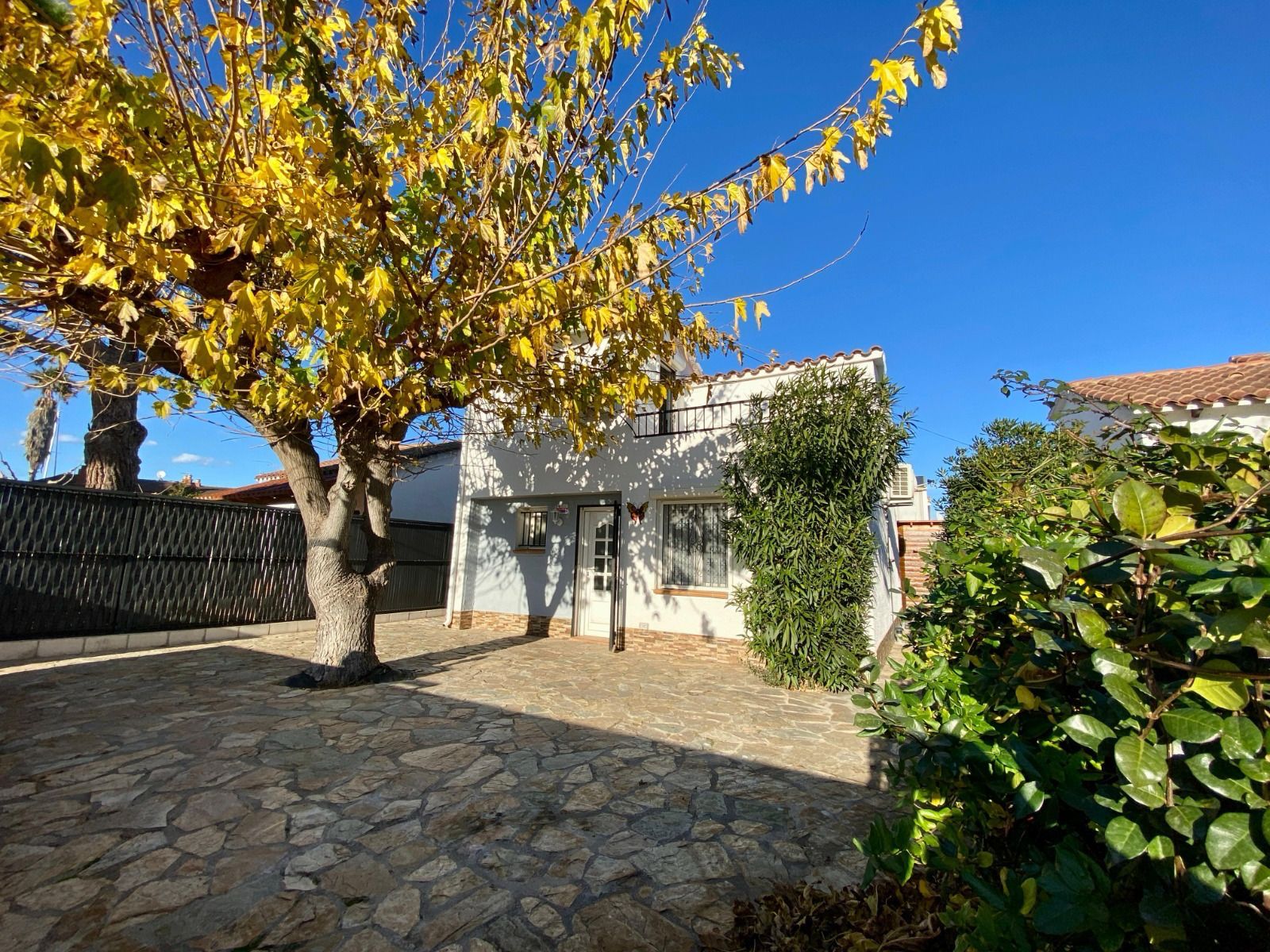 Vista exterior de Casa o xalet en venda en Roses amb Aire condicionat, Calefacció i Jardí privat