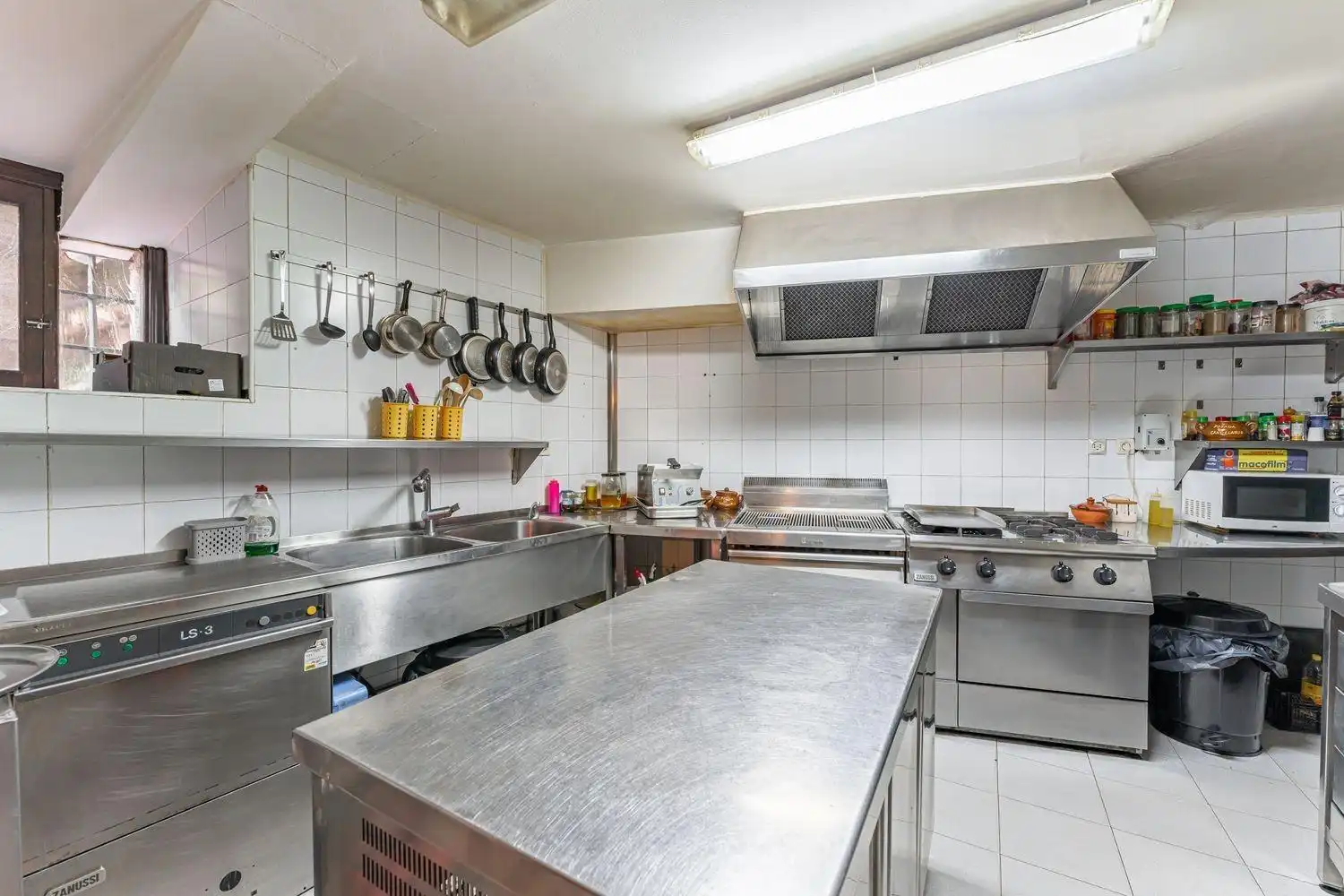 Cuina de Finca rústica en venda en Candelario amb Calefacció, Jardí privat i Terrassa