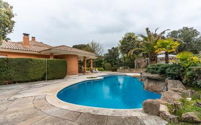 Piscina de Casa o xalet en venda en Villanueva de la Cañada amb Aire condicionat, Calefacció i Jardí privat
