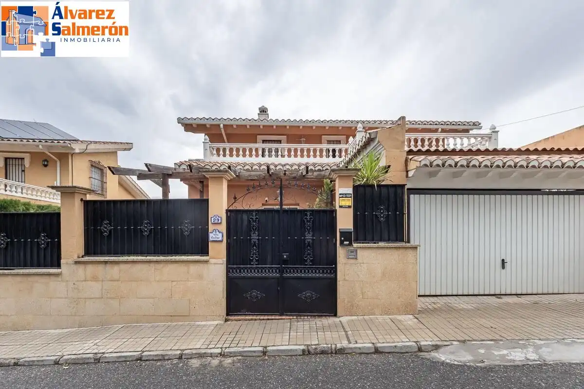 Detached house with terrace for sale in Calle Calle Sauce, imagen 2