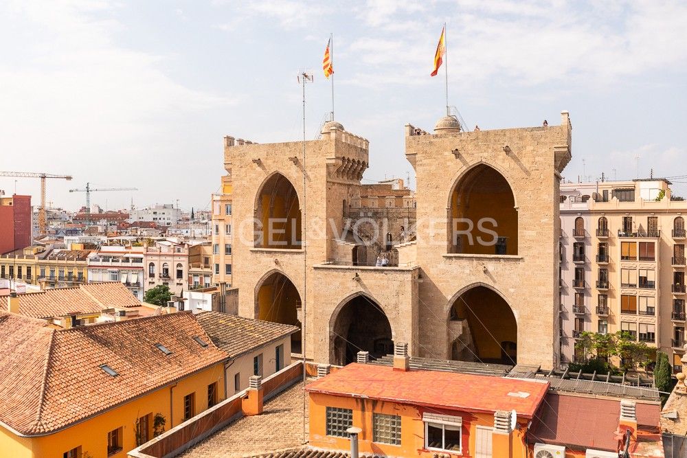 Exterior view of Apartment to rent in  Valencia Capital  with Air Conditioner, Heating and Balcony