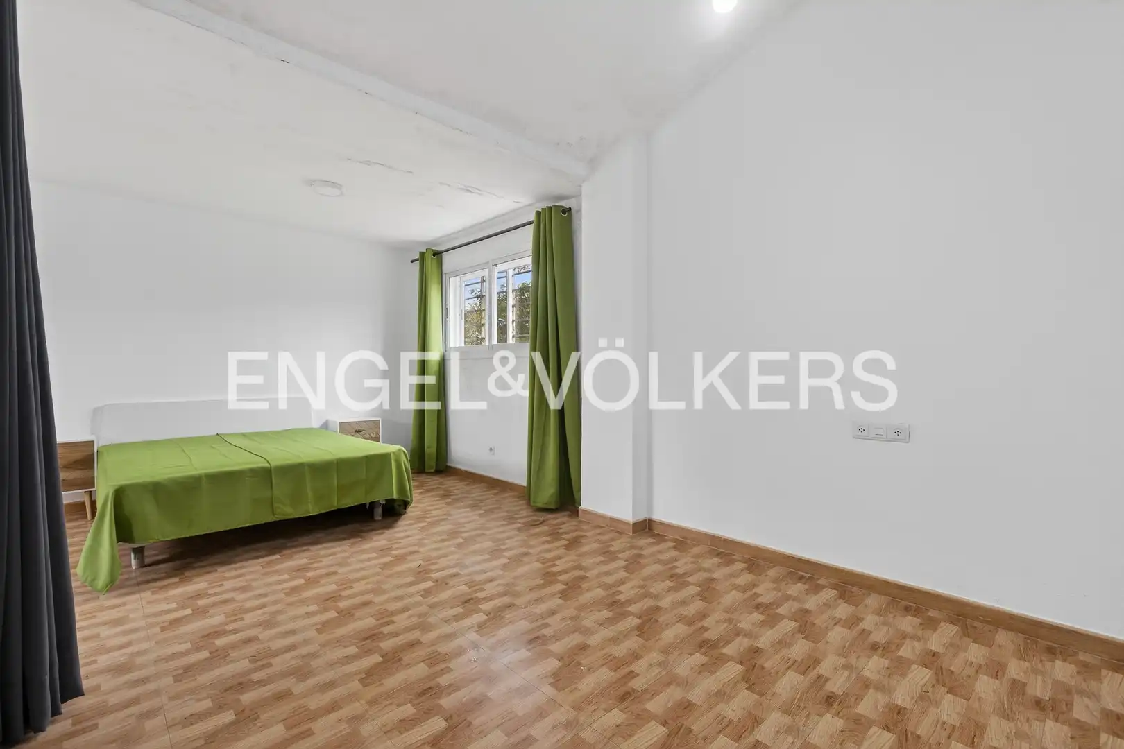 Houses for sale in Tomares  with Air Conditioner, Heating and Private garden