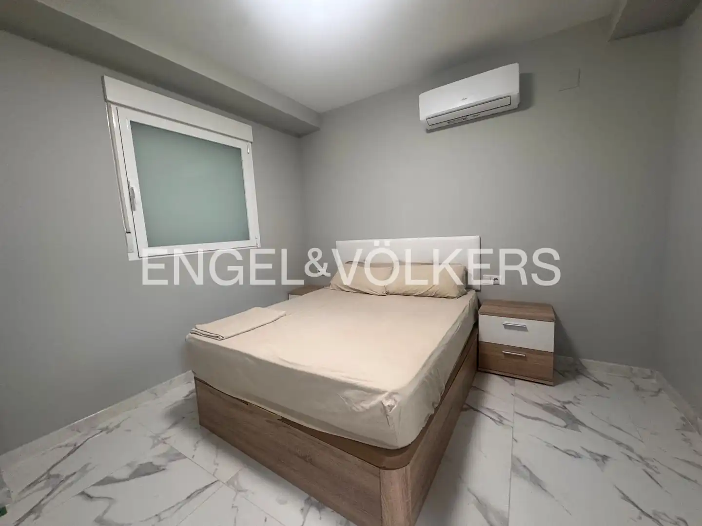 Dormitori de Apartament de lloguer en Valencia amb Aire condicionat, Calefacció i Moblat