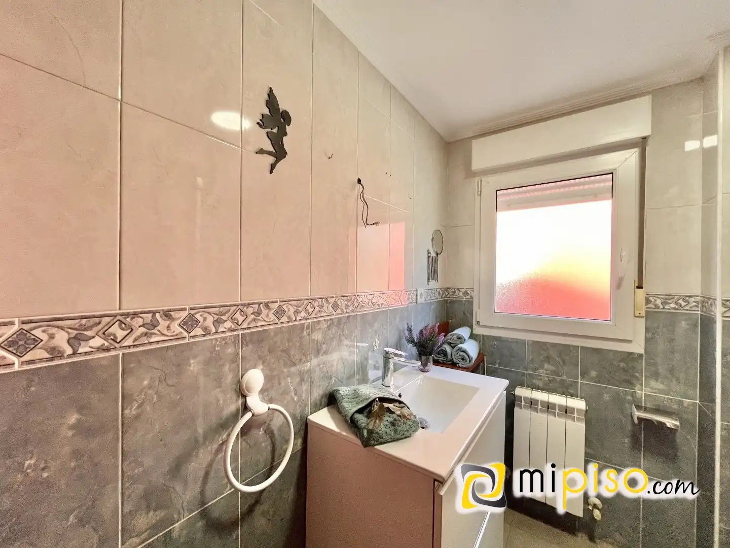Baño de Casa adosada en venta en Ruesga con Calefacción, Terraza y Amueblado