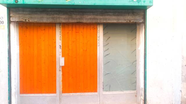 Local comercial en Venta en Calle Huesca en Juzgados