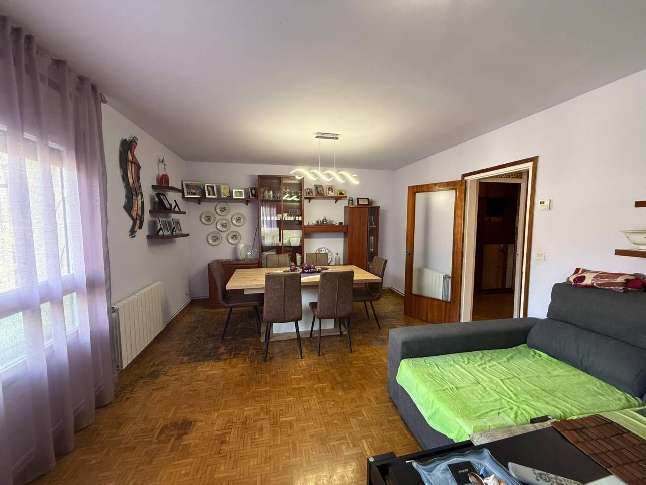 Sala d'estar de Pis en venda en Sarrià de Ter amb Calefacció i Parquet