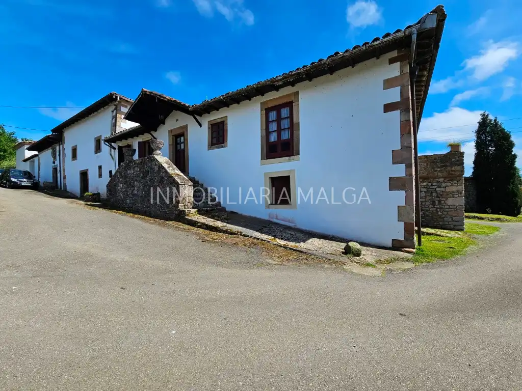 Vista exterior de Casa o xalet en venda en Villaviciosa amb Calefacció, Jardí privat i Parquet