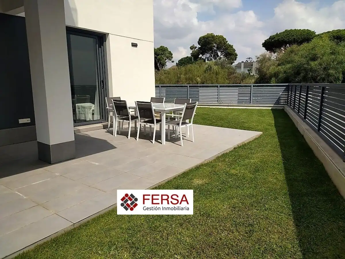 Terrasse von Wohnung zur Miete in El Puerto de Santa María mit Klimaanlage, Heizung und Privatgarten