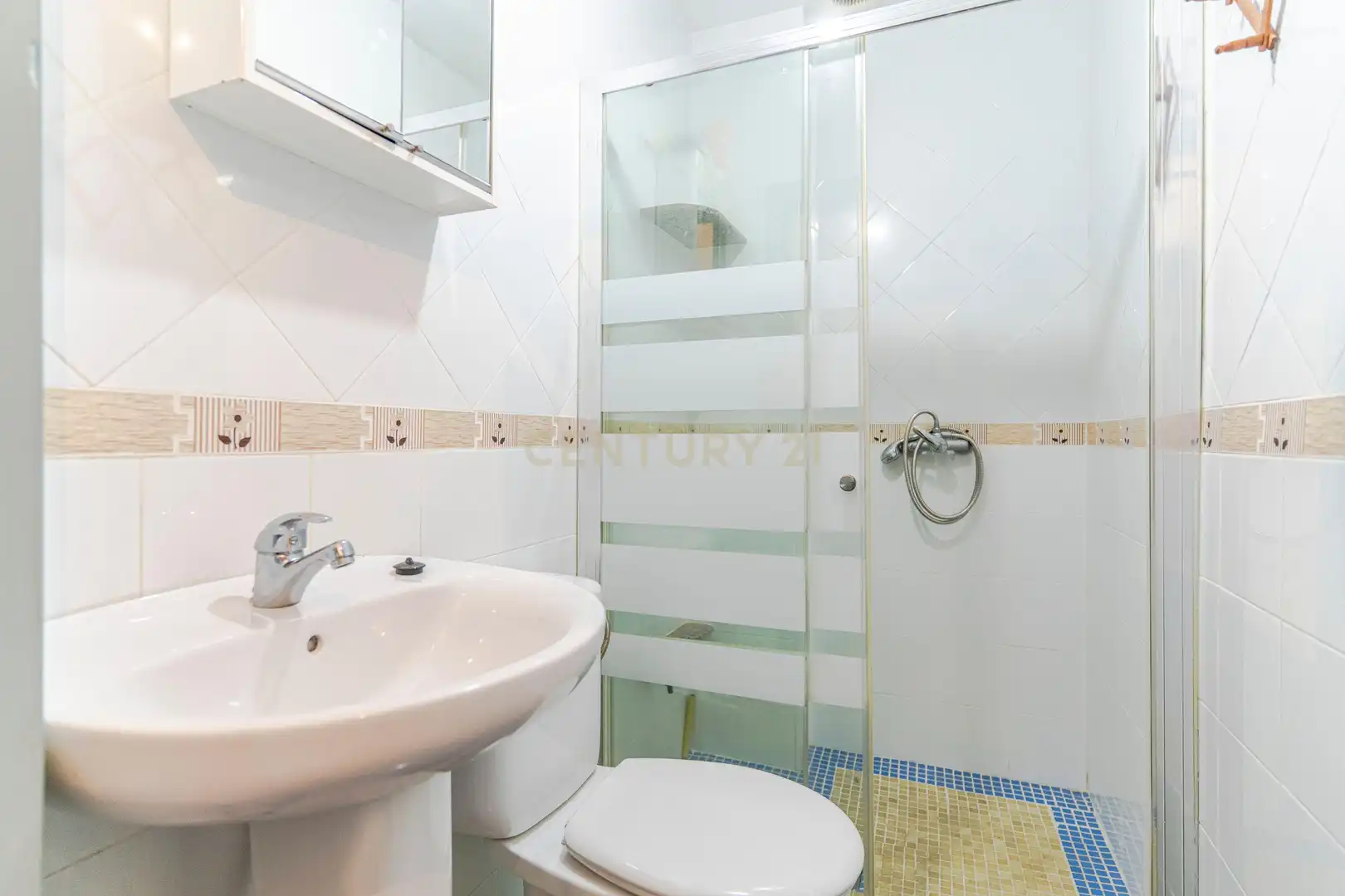 Badezimmer von Haus oder Chalet zum Verkauf in Murtas mit Abstellraum, Ofen und Waschmaschine
