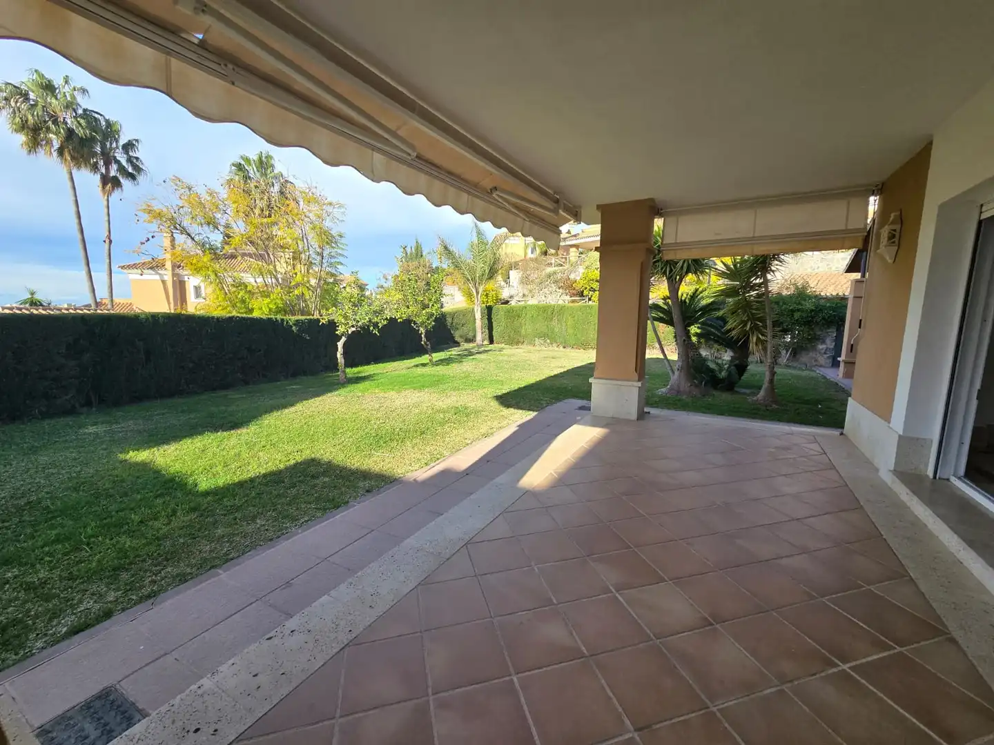 Jardín de Casa adosada en venta en Marbella con Aire acondicionado, Jardín privado y Domótica