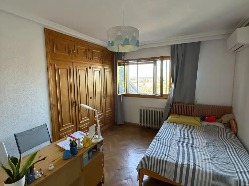 Dormitori de Casa o xalet en venda en Las Rozas de Madrid amb Aire condicionat, Terrassa i Piscina