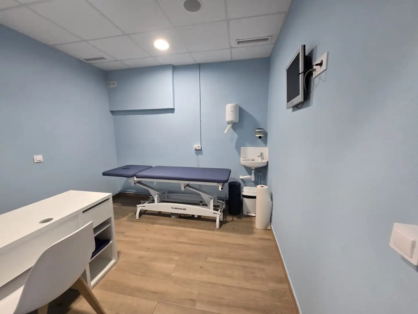 Oficina de lloguer en L'Hospitalet de Llobregat amb Aire condicionat, Calefacció i Moblat