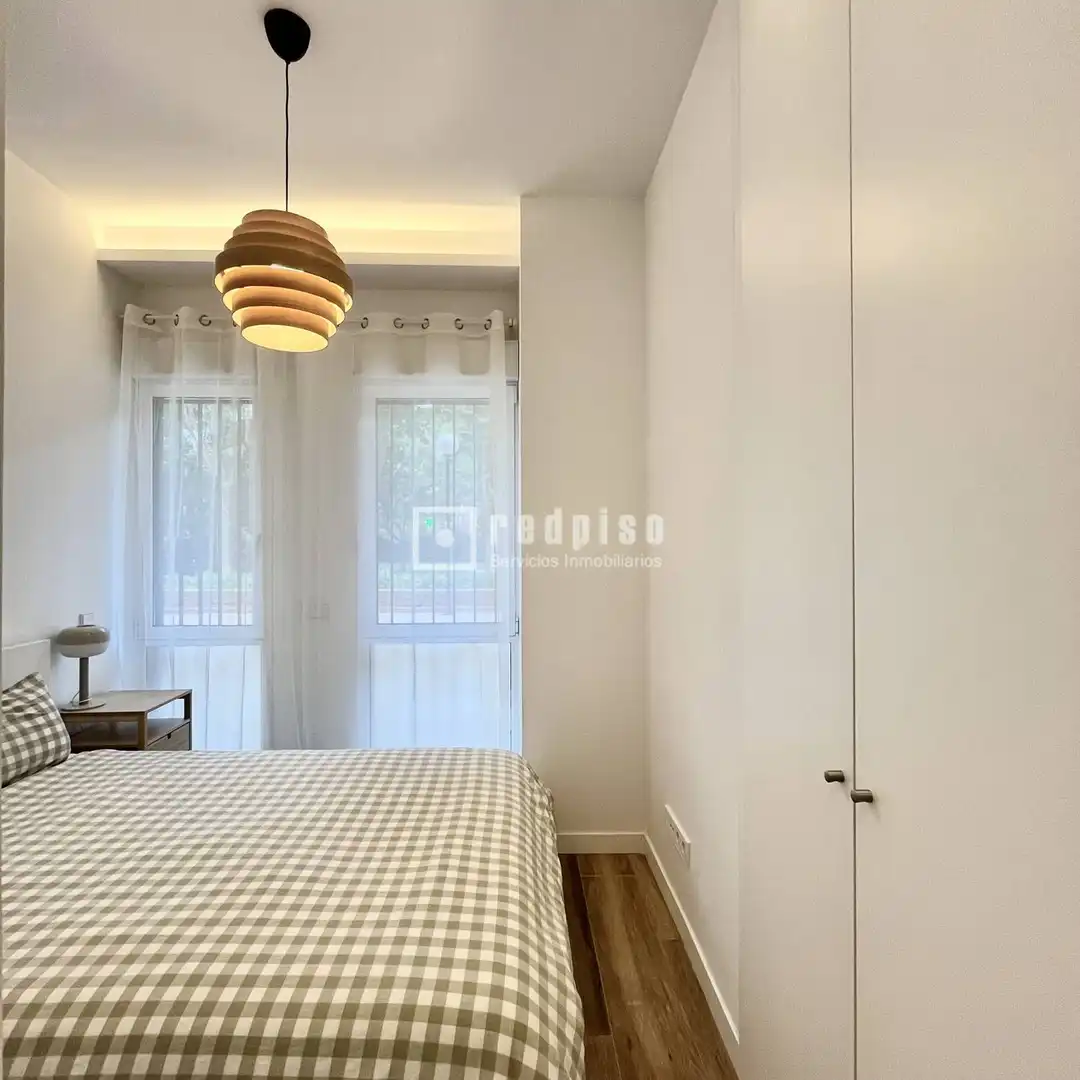 Schlafzimmer von Wohnung zur Miete in Madrid mit Klimaanlage, Heizung und Privatgarten