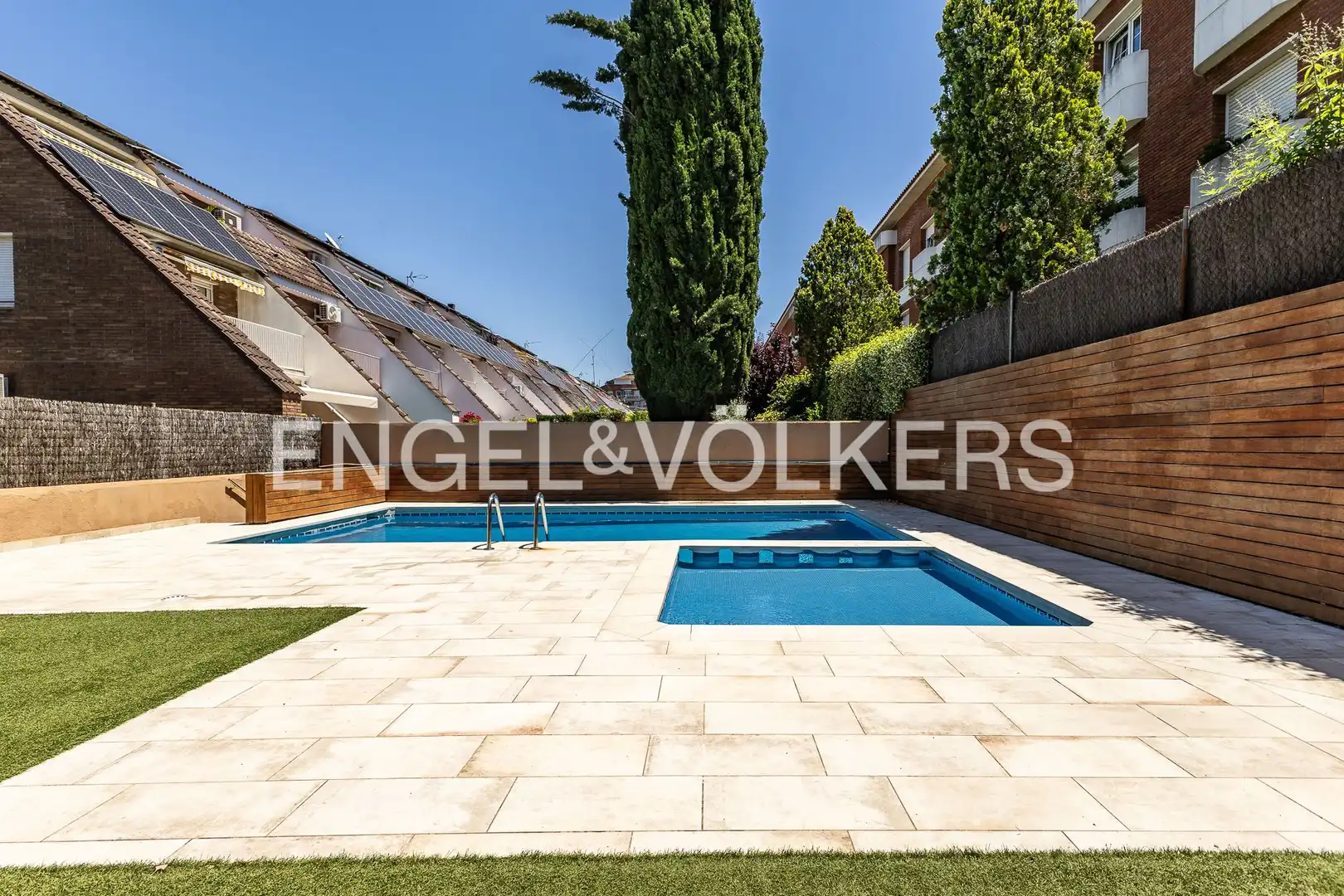 Piscina de Casa o xalet en venda en Sant Cugat del Vallès amb Aire condicionat, Calefacció i Jardí privat