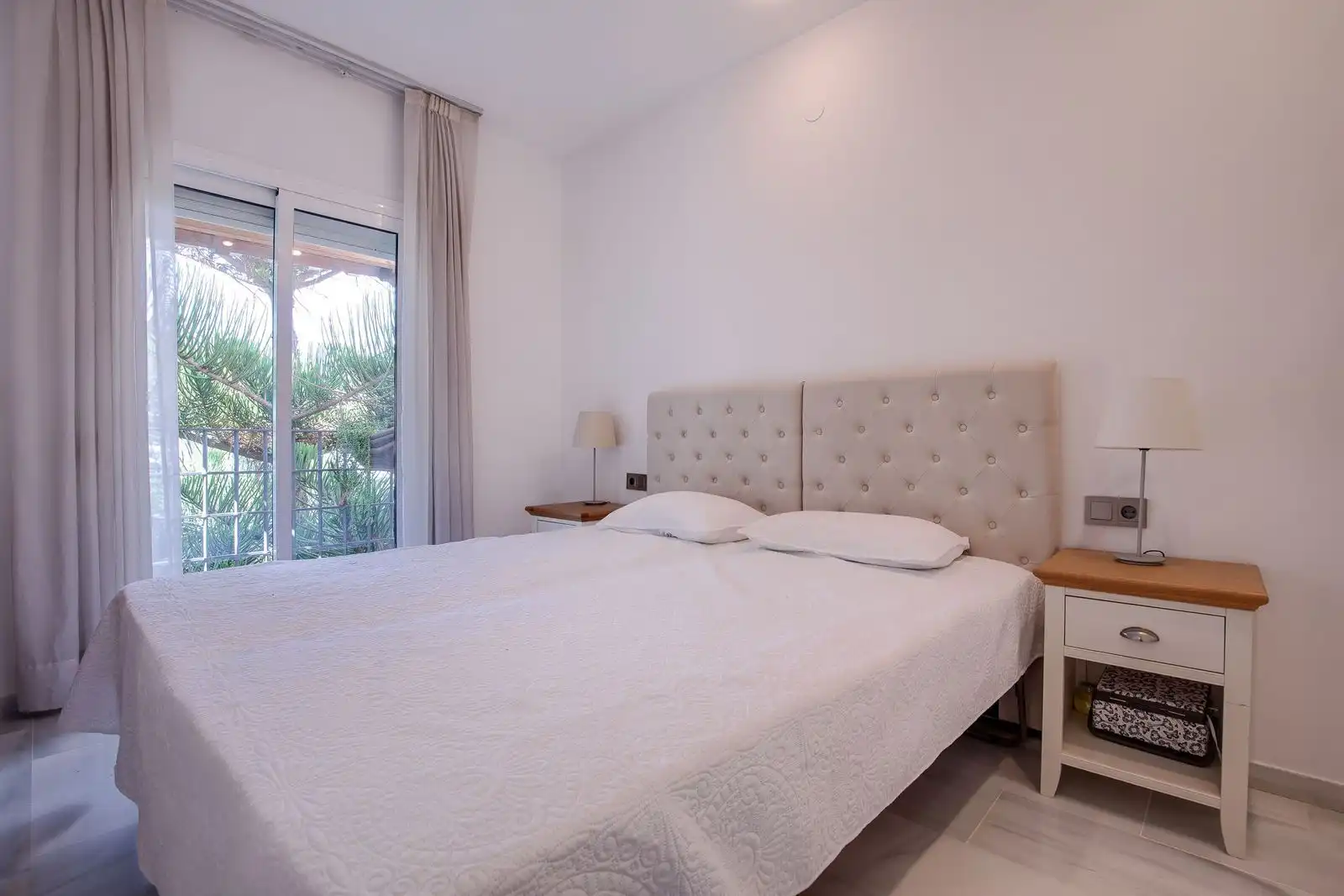 Schlafzimmer von Maisonette zum Verkauf in Marbella mit Klimaanlage, Terrasse und Abstellraum