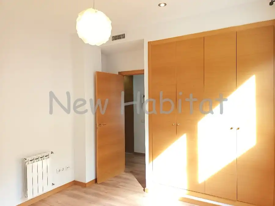 Habitación de Casa adosada en venta en Castellón de la Plana / Castelló de la Plana con Aire acondicionado, Jardín privado y Terraza