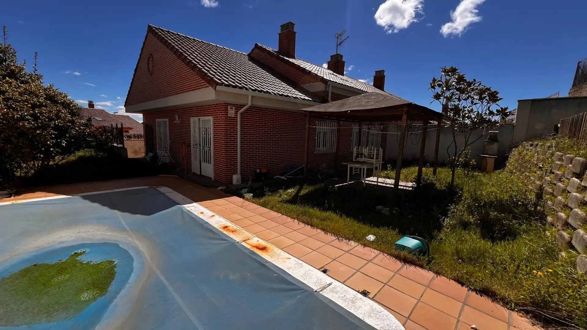Piscina de Casa adosada en venta en Pozuelo del Rey con Calefacción, Piscina y Amueblado