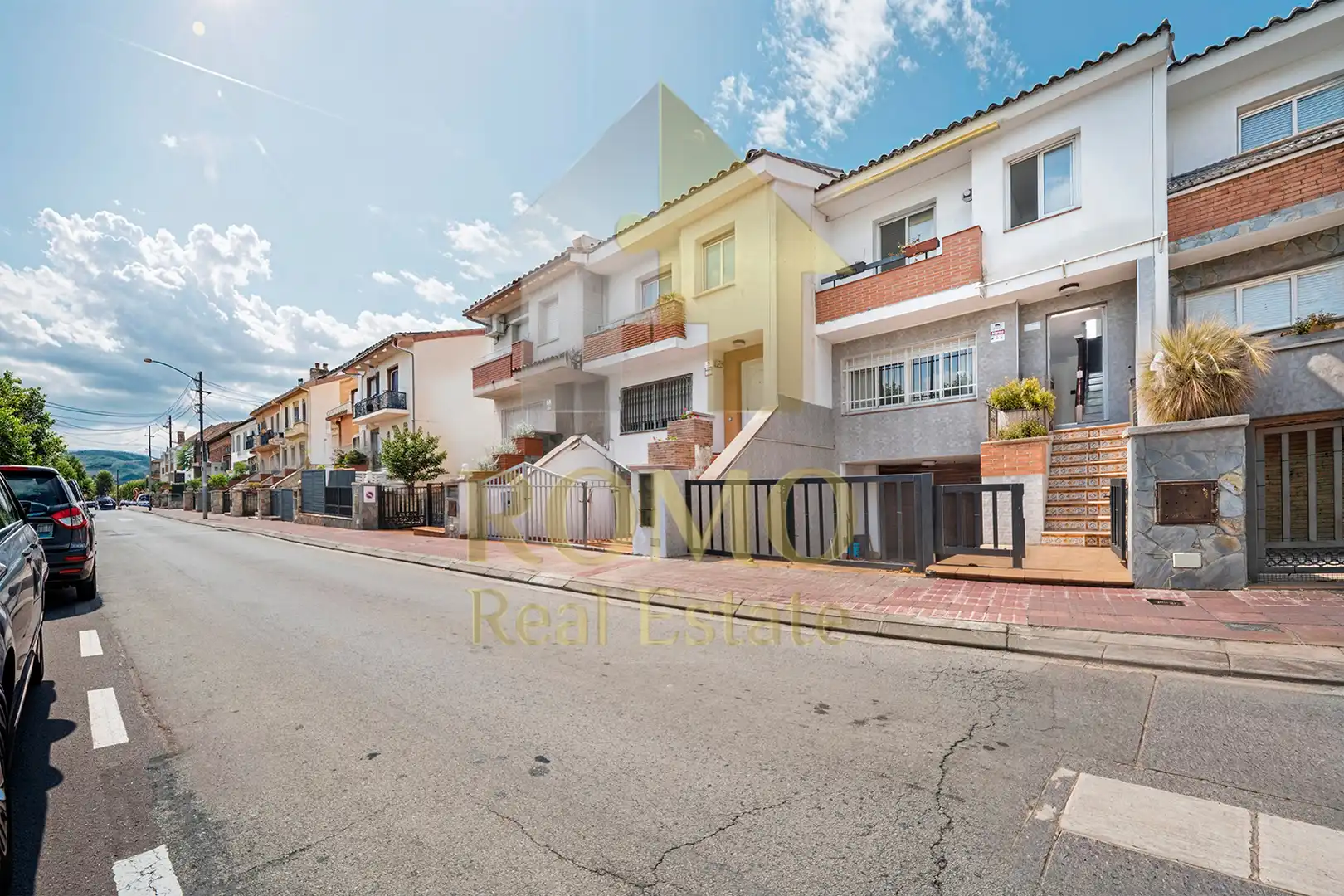 Vista exterior de Casa adosada en venta en Santa Perpètua de Mogoda con Balcón