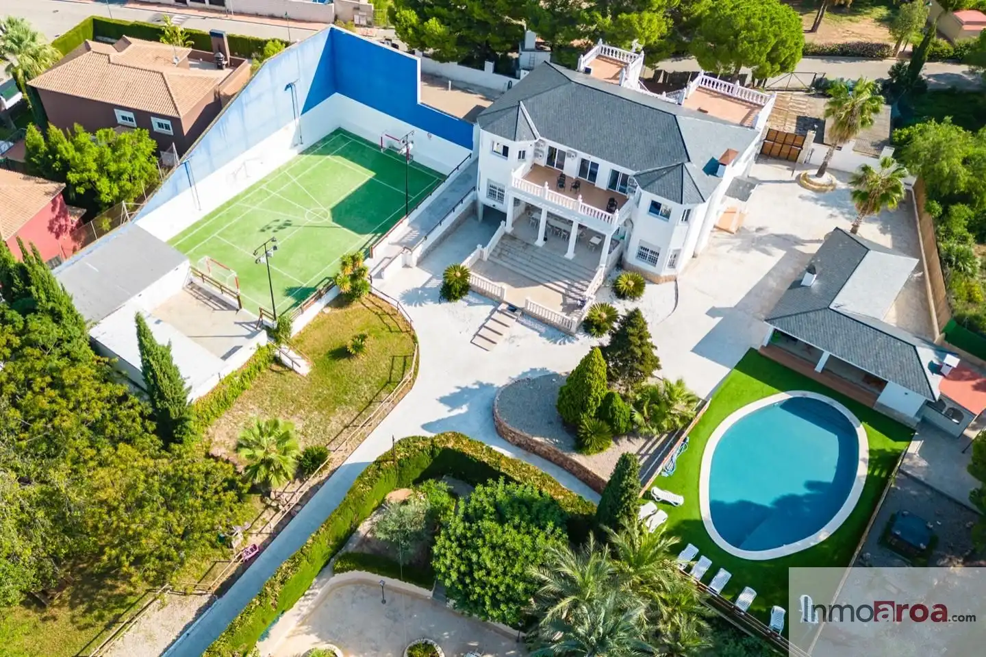 Vista exterior de Casa o xalet de lloguer en Bétera amb Aire condicionat, Calefacció i Jardí privat